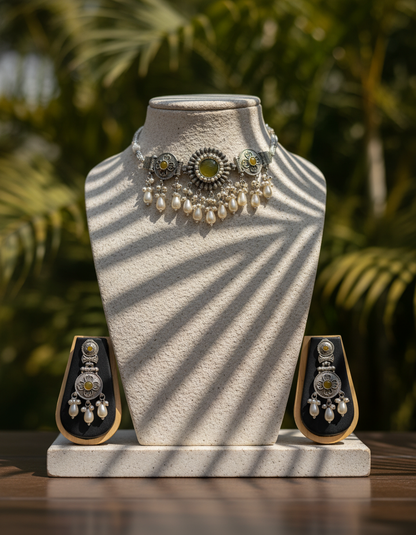 Surya Leher Pearl Choker Set